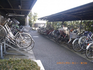 【その他共用部分】 | 敷地内に、便利な屋根付き駐輪場があります。