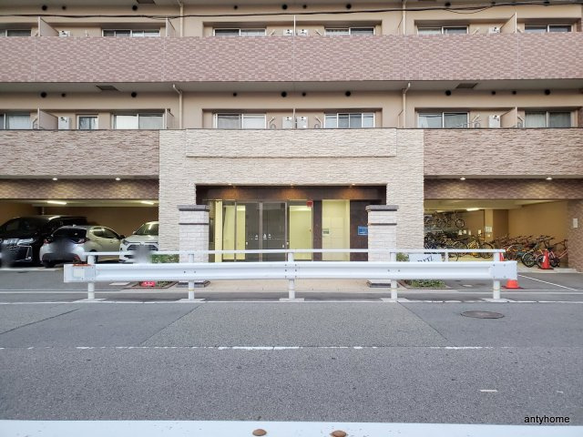 リッツ難波南Ⅱ　仲介手数料無料のエントランス
