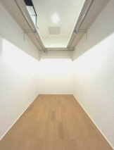 和泉市伏屋町4丁目戸建の収納|10.3帖洋室に付随するウォークインクローゼット