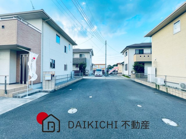 【前面道路含む現地写真】 | 加須市東栄2丁目　中古戸建