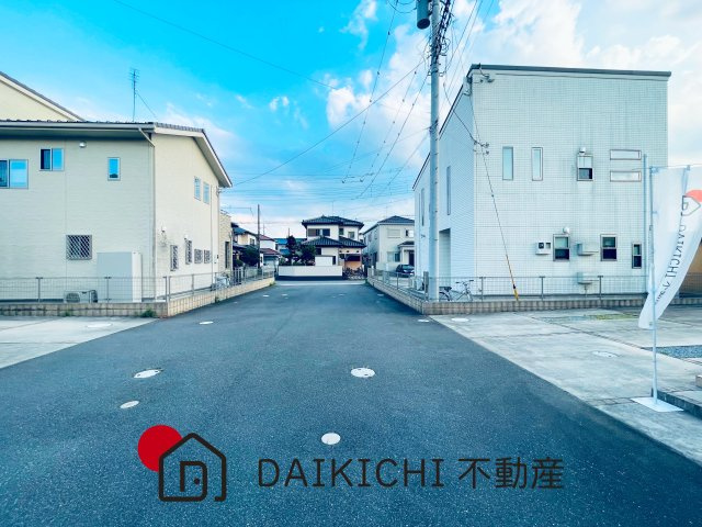 【前面道路含む現地写真】 | 加須市東栄2丁目　中古戸建