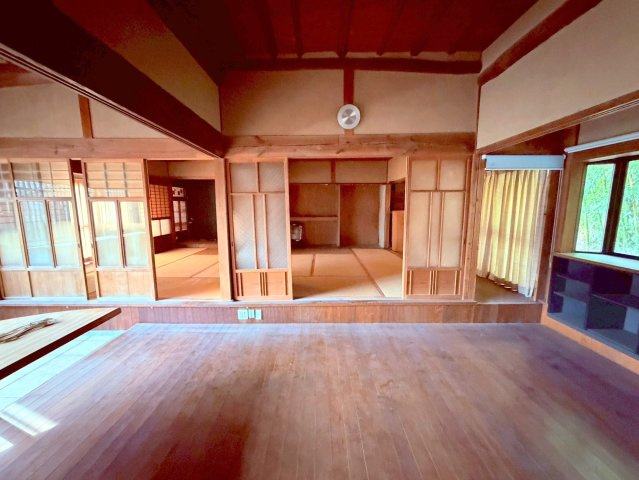 奈良市中町戸建ての居間・リビング