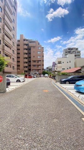 ダイアパレス甲子園の駐車場