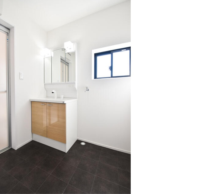 八代市松﨑町中古戸建　リセットハウスの独立洗面台|朝の身支度には欠かせない独立洗面化粧台