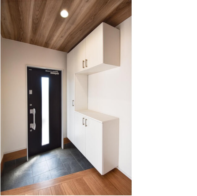 八代市松﨑町中古戸建　リセットハウスの玄関|シンプルで使いやすい玄関です