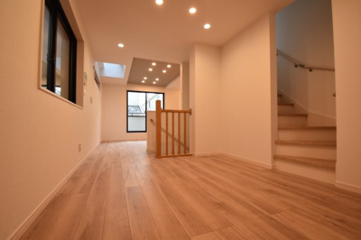 【居間・リビング】 | 笹塚３丁目～「笹塚」駅８分・新築戸建～