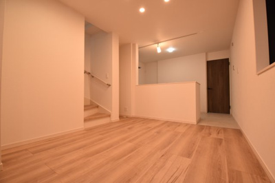 【居間・リビング】 | 笹塚３丁目～「笹塚」駅８分・新築戸建～