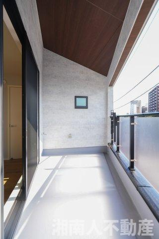 藤沢市川名１丁目１新築戸建のバルコニー|バルコニーからの眺めを楽しみながら食事をしませんか