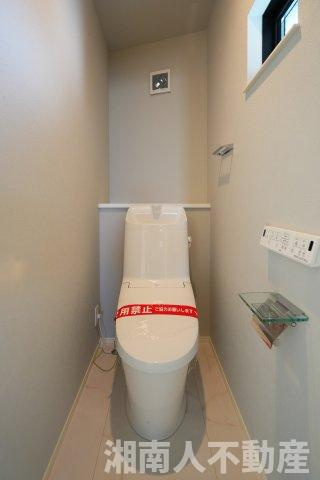 藤沢市川名１丁目１新築戸建のトイレ|清潔感のあるトイレです