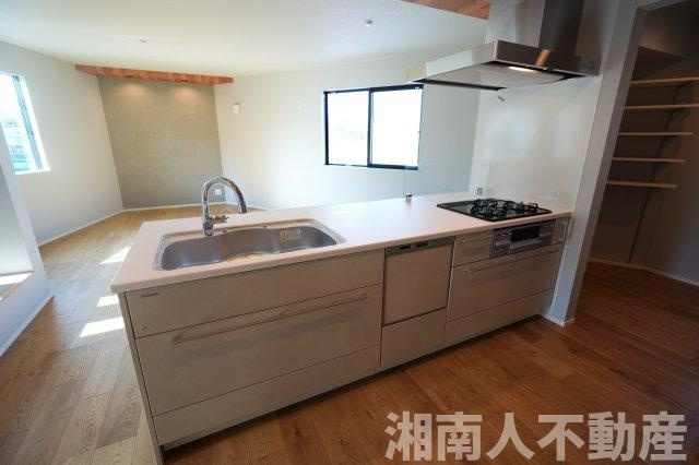藤沢市川名１丁目１新築戸建のキッチン|コンパクトなキッチンで掃除もラクラク