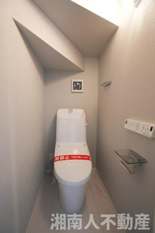 藤沢市川名１丁目１新築戸建のトイレ|落ち着いた色調のトイレです