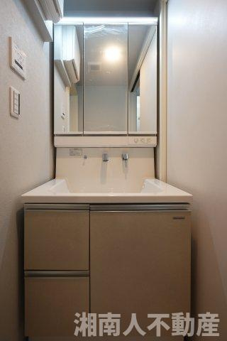 藤沢市川名１丁目１新築戸建の独立洗面台|独立洗面化粧台が付いています