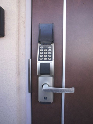 【設備】 | グロスU21 | 鍵を持たずに済む電子キーになっています♪