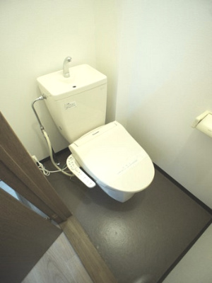 【トイレ】 | グロスU21 | 温水洗浄暖房便座機能付きです♪
