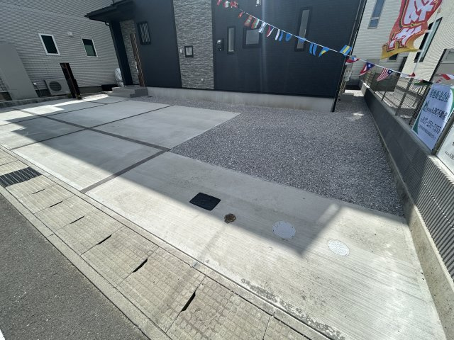 新築　前橋市後家町　Blooming　Garden　3号棟の駐車場|現地写真　駐車スペースは並列3台分可能です！
