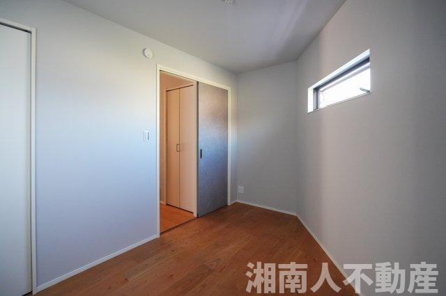 藤沢市川名１丁目１新築戸建の玄関|明るい玄関です