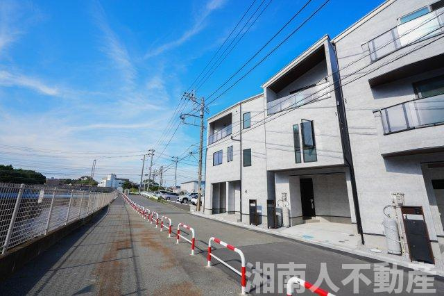 藤沢市川名１丁目１新築戸建の前面道路含む現地写真|前面道路含む現地写真です