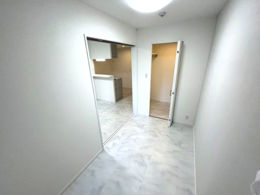 エスグランデ中崎町の洋室|同マンション反転タイプの間取り写真