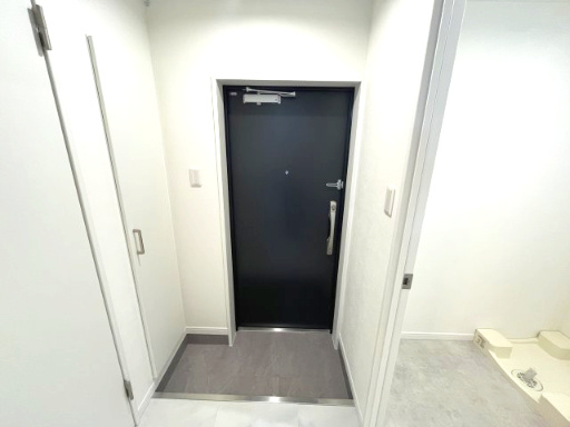エスグランデ中崎町の玄関|同マンション反転タイプの間取り写真