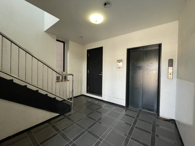 登竜ビルのエントランス