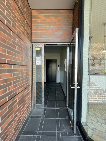 登竜ビルのエントランス