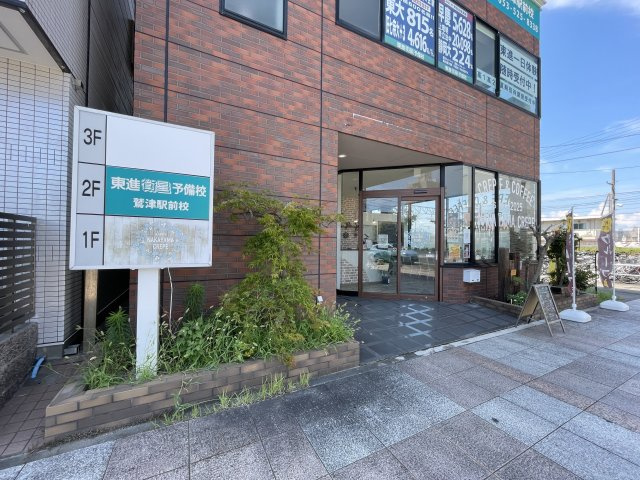 登竜ビルのエントランス