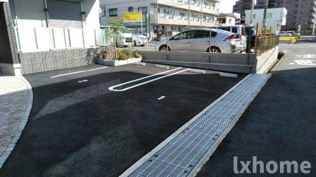 アイオライトの駐車場