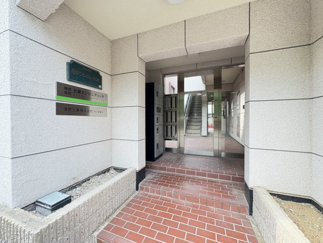 藤マンション大洲のエントランス