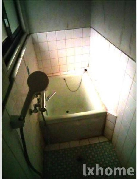 岸部南連棟貸家の浴室|日々の暮らしに欠かせないお風呂です