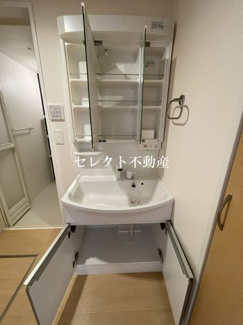 【洋室】 | Partenaire | トイレ収納