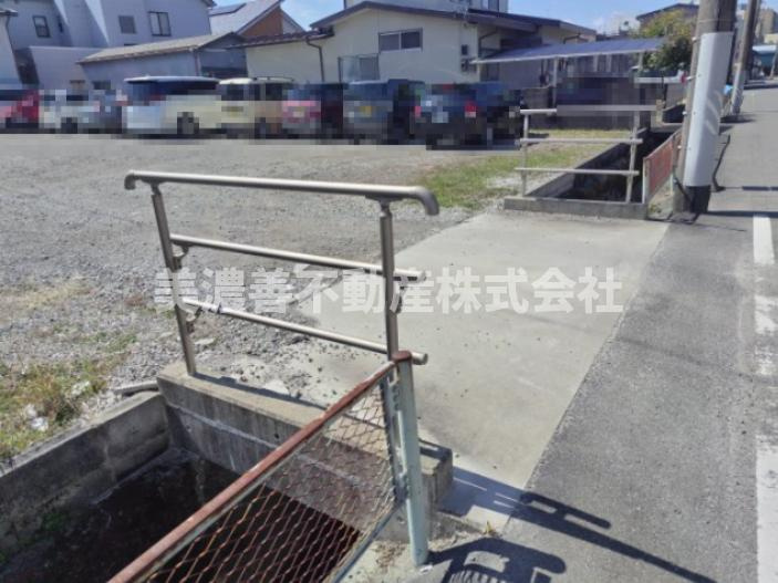 ６５３６６　岐阜市岩倉町土地の外観