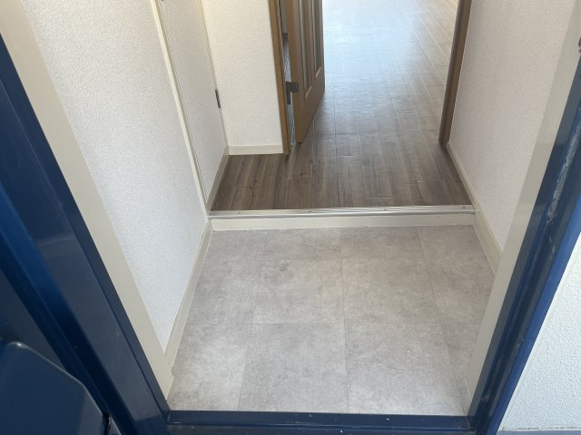 YKハイツ高丸の玄関