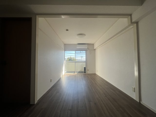 YKハイツ高丸の居間・リビング