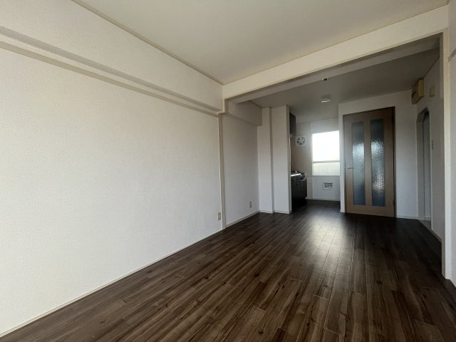 YKハイツ高丸の居間・リビング