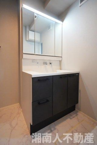 藤沢市川名１丁目１新築戸建の独立洗面台|独立洗面台で身支度をすべて済ませてしまいましょう