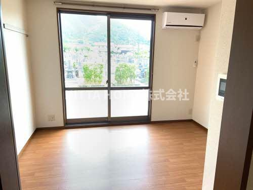 エル・コートの居間・リビング|明るい光が差し込みます★