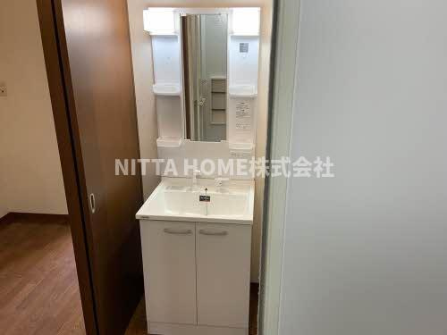 エル・コートの洗面所|シャワー付きの洗面台朝の準備も楽々です★