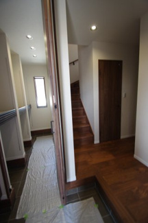 【玄関】 | 【仲介手数料無料！！】府中市四谷3丁目　新築戸建て（全1棟）1号棟　6780万円