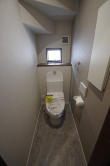 【トイレ】 | 【仲介手数料無料！！】府中市四谷3丁目　新築戸建て（全1棟）1号棟　6780万円