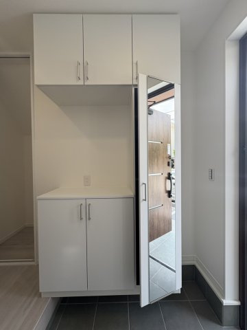 渦森台４丁目 新築戸建の玄関|シューズボックス