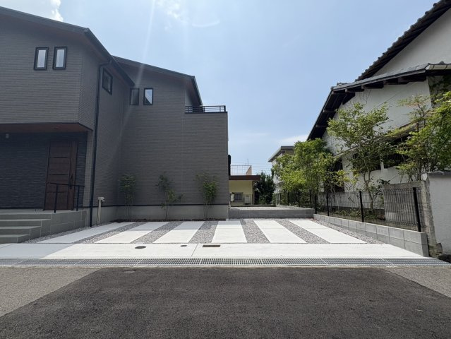 渦森台４丁目 新築戸建の駐車場