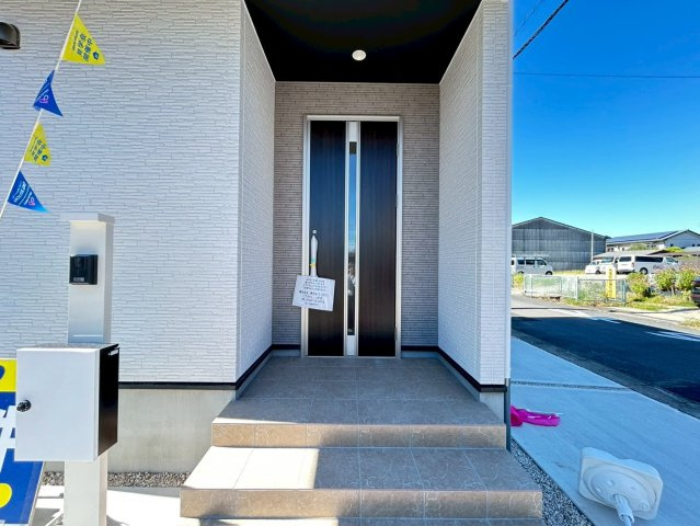 新築戸建　一宮市木曽川町門間1期　全1区画分譲の玄関|玄関ドアの鍵はディンプルキーと内側はサムターンキーになっており防犯性の高い仕様になっています。