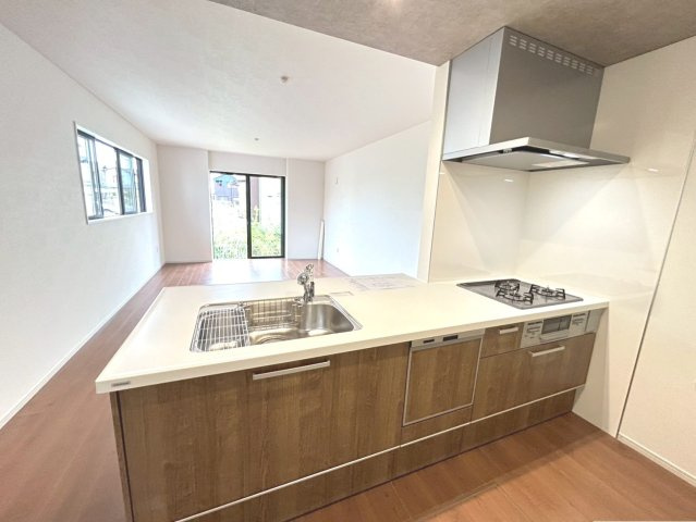 新築戸建　一宮市木曽川町門間1期　全1区画分譲のキッチン|ステンレスをワークスペース部分トップに使用した機能的で美しいシステムキッチンを使用しています。