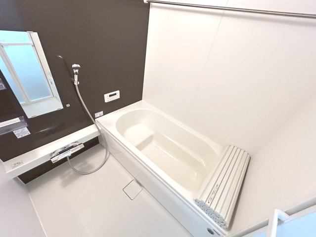 新築戸建　一宮市木曽川町門間1期　全1区画分譲の浴室|明るく清潔なバスルームです。カビが発生しにくいユニットバスです。