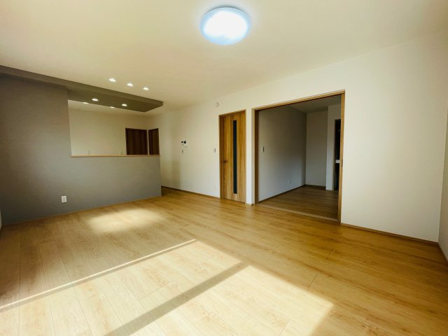 【居間・リビング】 | 本庄市西五十子第２期　ワイウッドコート　新築戸建　全7区画　3号棟 | 3号棟