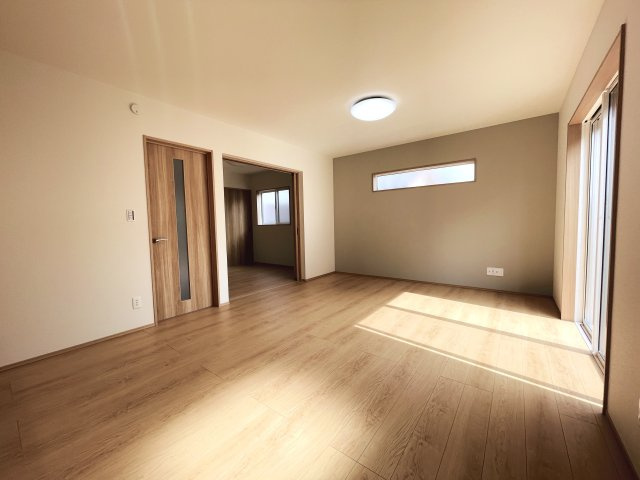 【居間・リビング】 | 本庄市西五十子第２期　ワイウッドコート　新築戸建　全7区画　3号棟