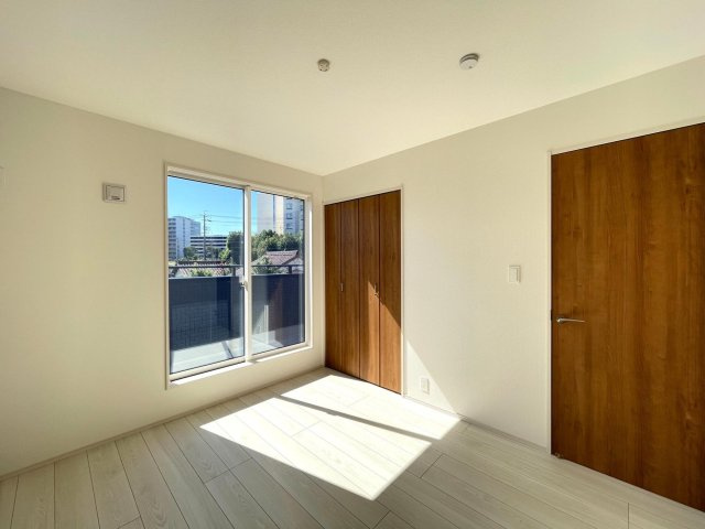 豊田市平山町1丁目　新築分譲住宅　全2棟　1号棟の洋室