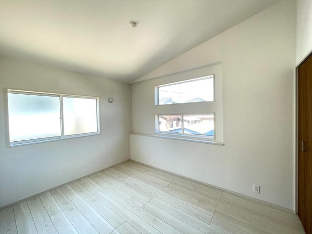 豊田市平山町1丁目　新築分譲住宅　全2棟　1号棟の洋室