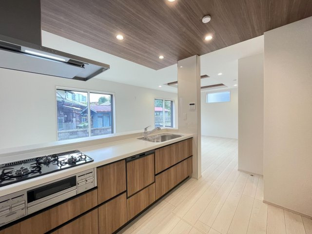 豊田市平山町1丁目　新築分譲住宅　全2棟　1号棟のキッチン