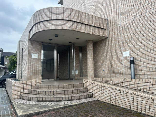 シャルム春日部のエントランス